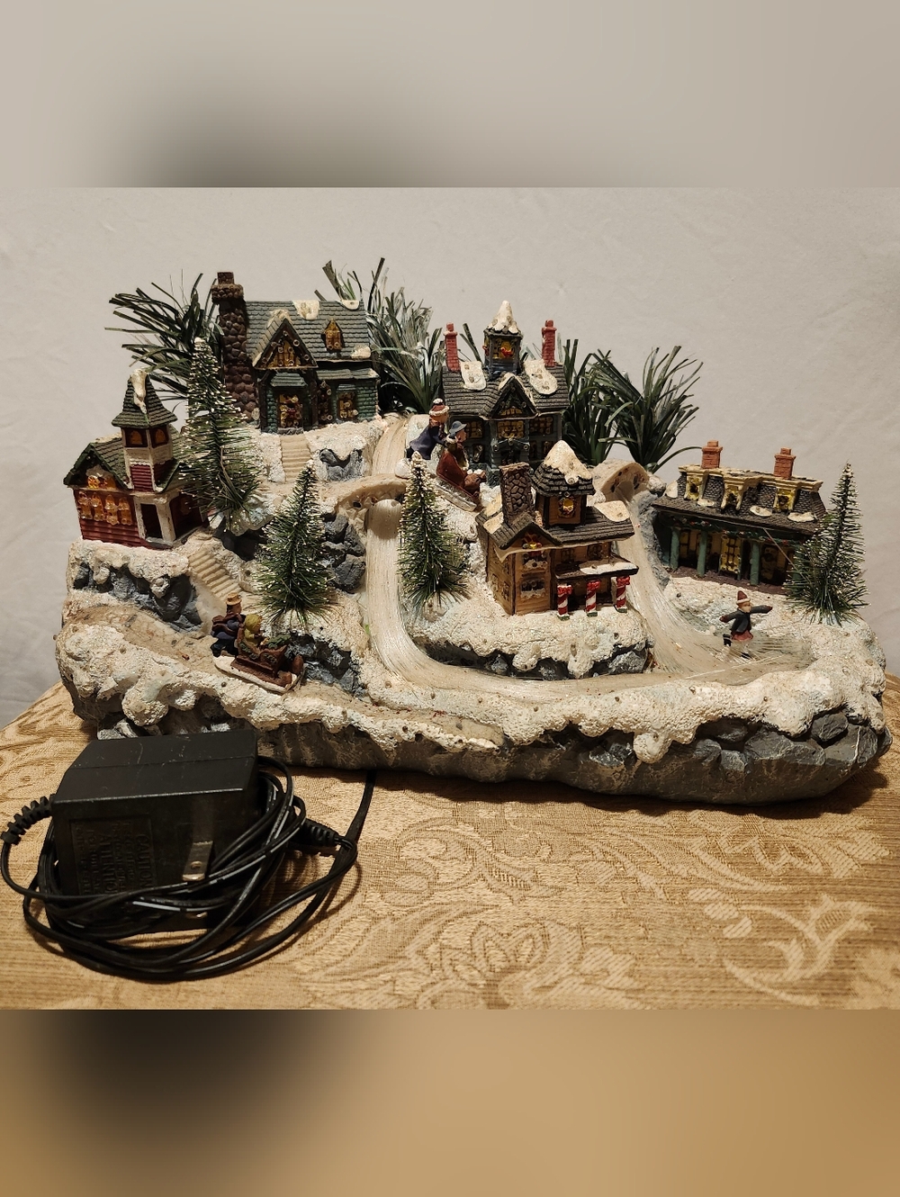 Avon Christmas Fiber Optic Village Color Changing Holiday Decor 2003 Vintage.